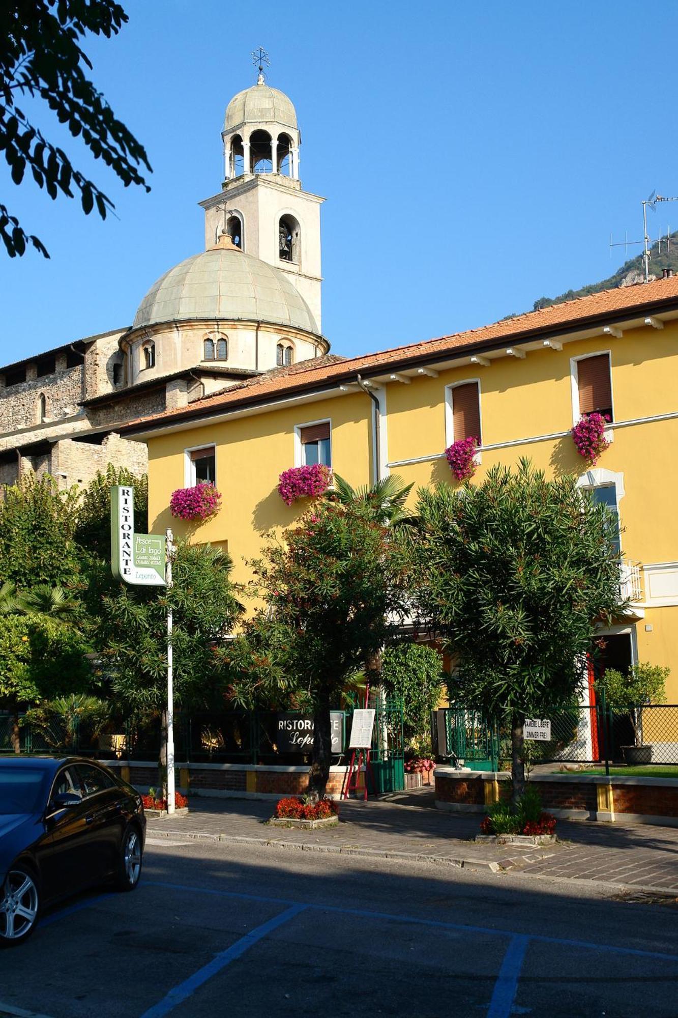 Hotel Ristorante Lepanto Saló Exterior foto